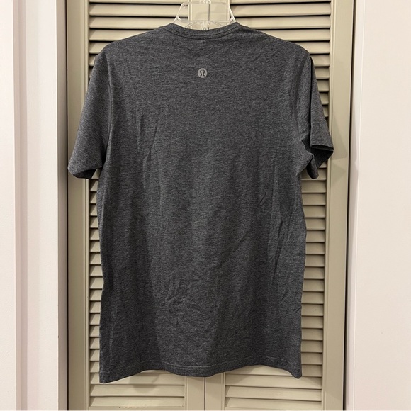 Lululemon Men’s Printed T Shirt EUC - Picture 2 of 5